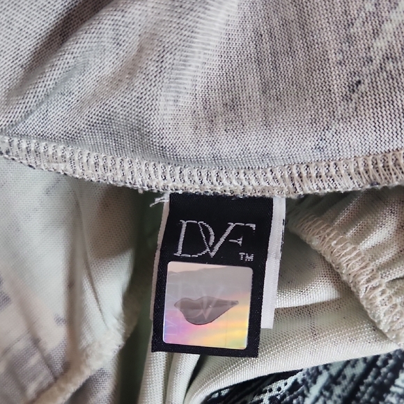 Diane Von Furstenberg White and Black Garment Label - Picture 3 of 4